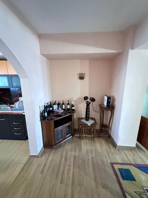 JEPET ME QERA APARTAMENT 2+1 PRANE BLUESTAR CENTER, DURRES