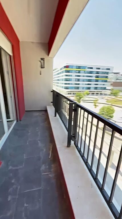 Shitet super apartament ne Univers City