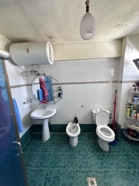 JEPET ME QERA APARTAMENT 2+1 PRANE BLUESTAR CENTER, DURRES