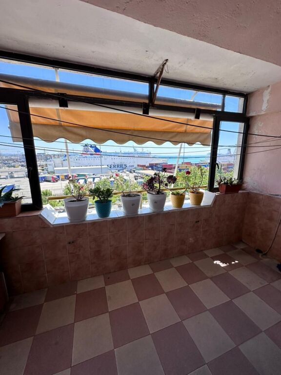 JEPET ME QERA APARTAMENT 2+1 PRANE BLUESTAR CENTER, DURRES