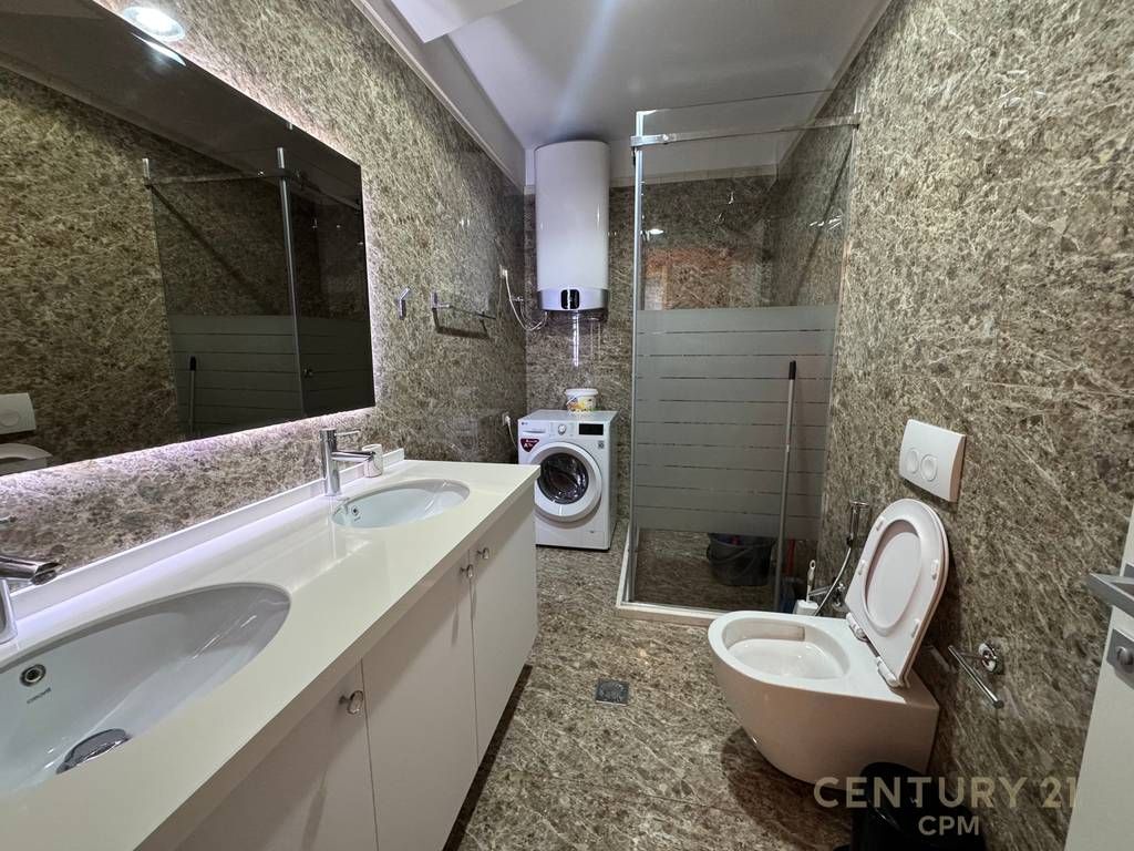 Apartament 2+1 + 2 poste parkimi me qira prane Bulevardit Zogu 1! smart143211