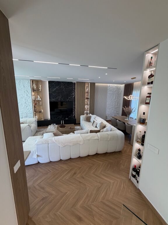✨ Shitet Vilë 2-Katëshe me Oborr 📍Rose Residence, Farkë e Vogël