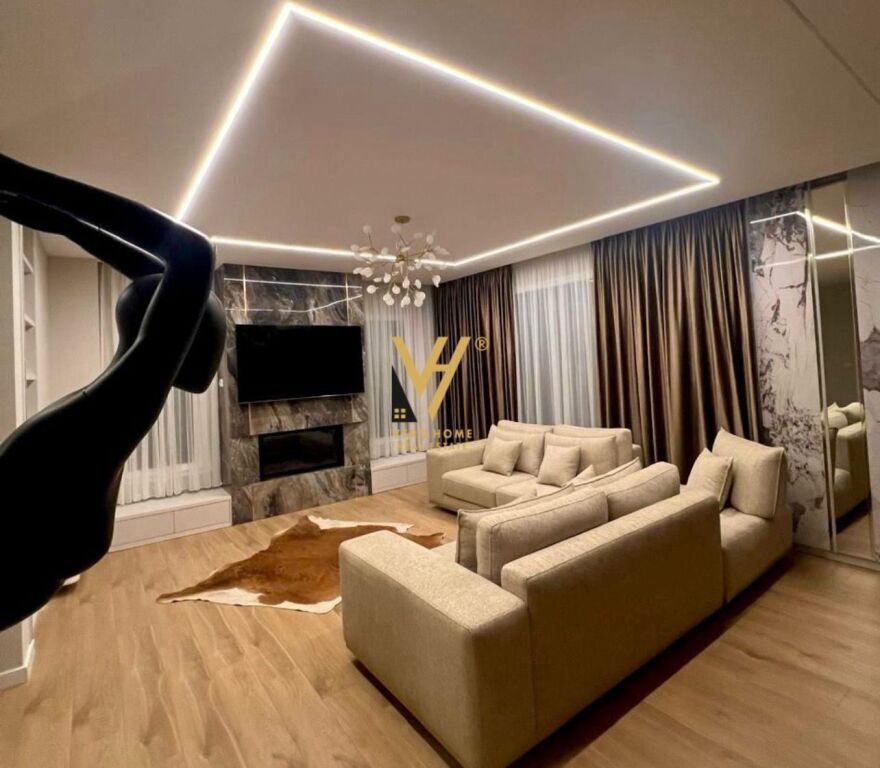 VILLA DI LUSSO SU TRE PIANI IN AFFITTO A TEG 6.500 EURO