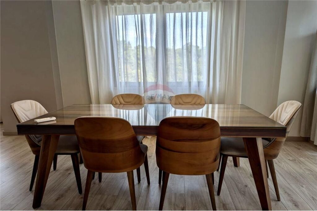 Apartament 3+1+3+Parkim me qera Liqeni Artificial