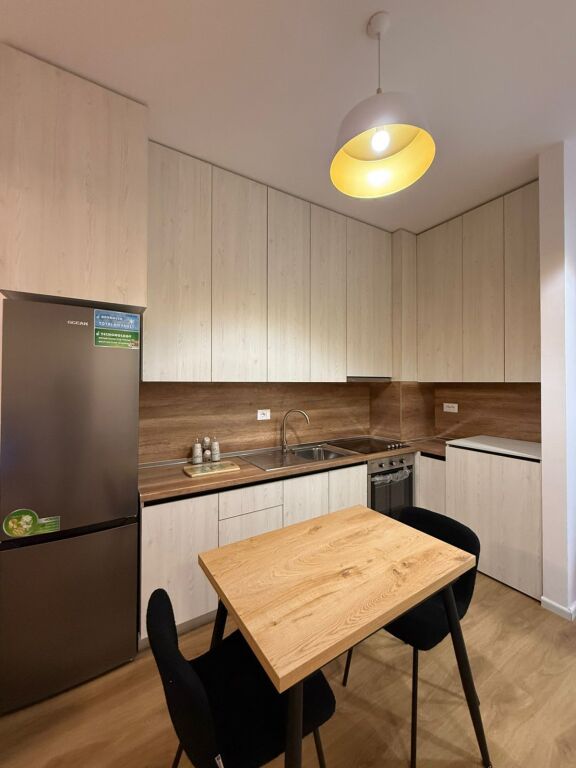 Apartament - Për Qira - Kompleksi Mangalem