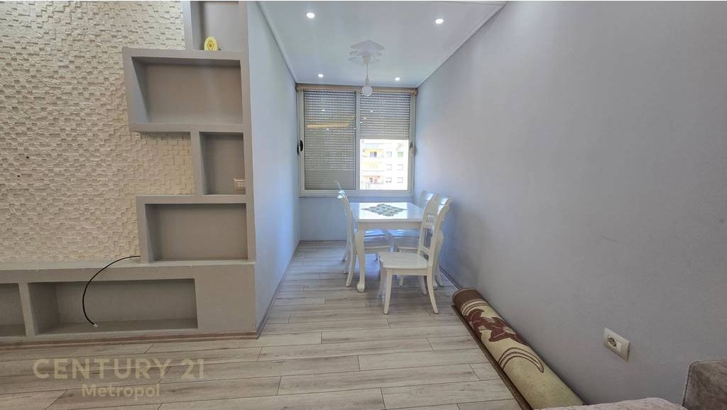 We rent a 2+1 apartment in Fresk, at the beginning of Dalip Topi street!
