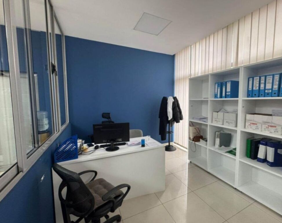 Locale 200 m2 piano terra Comune di Parigi