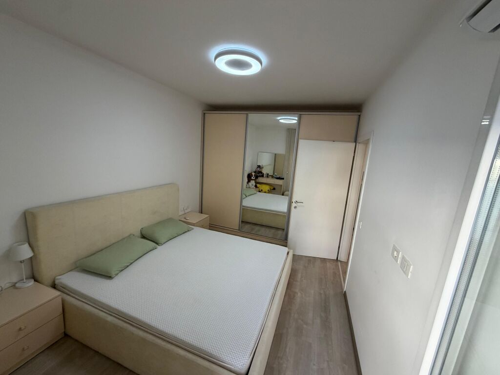 Jepet me qira apartamet 1+1 tek 21 Dhjetori