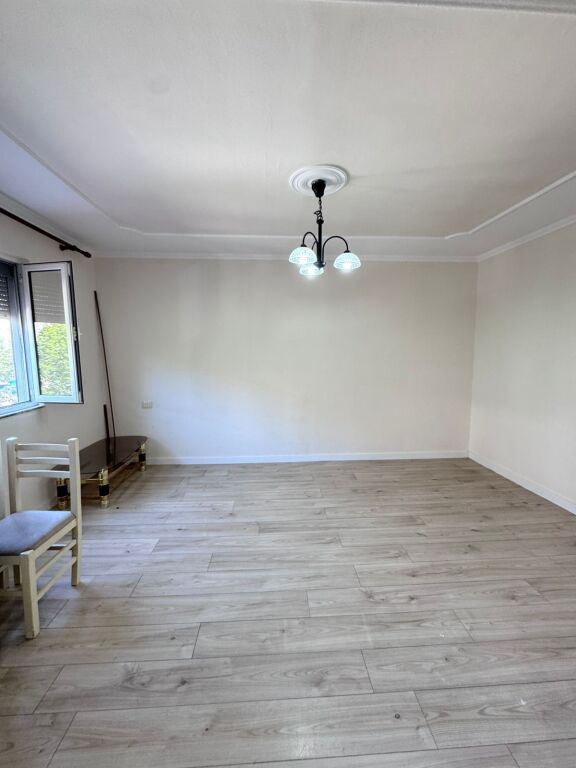 🏡 Appartamento 1+1 in Vendita in Via Irfan Tomini