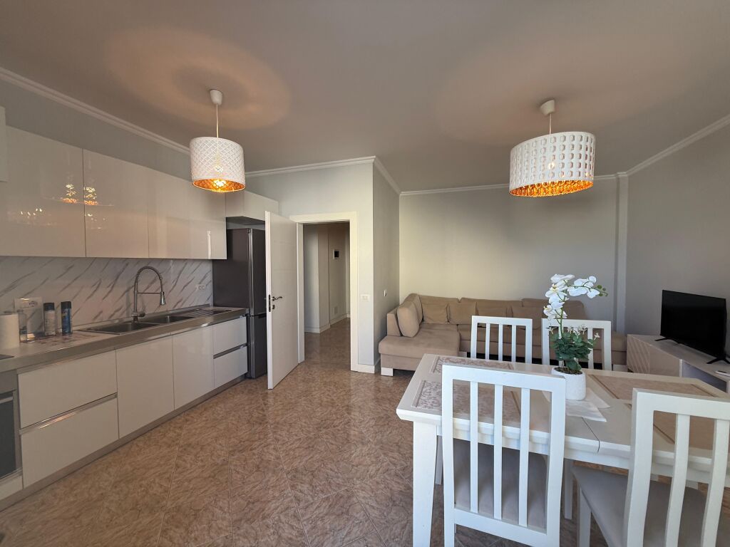 Shitet apartament 1+1