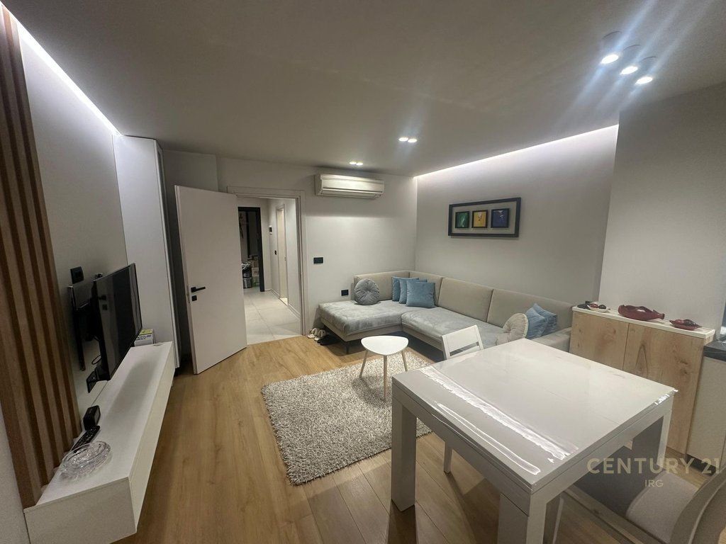 Apartment 1+1 for rent on Sulejman Delvina street!