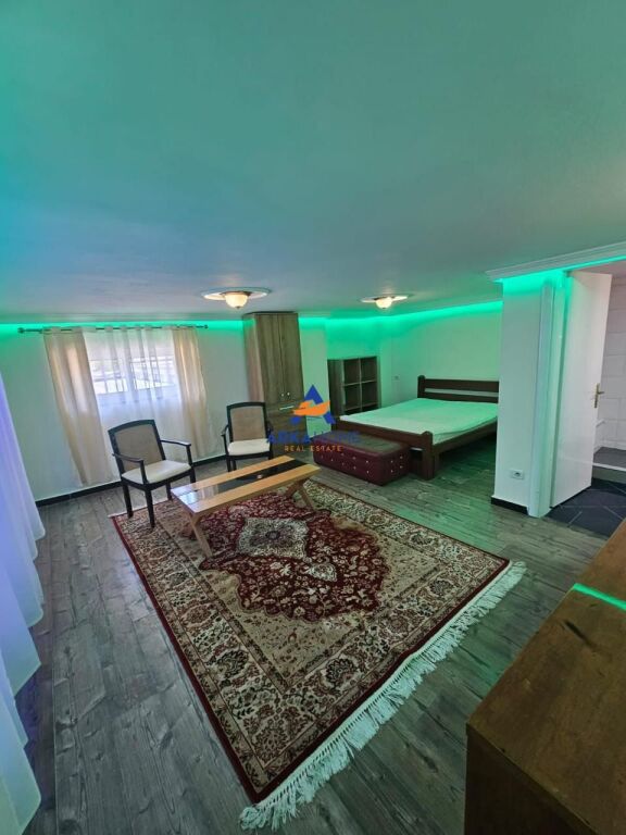 VENDESI APPARTAMENTO DUPLEX 132M2 "VIA CONFERENZA DI PEZA MISTO MAME" 238700 EURO