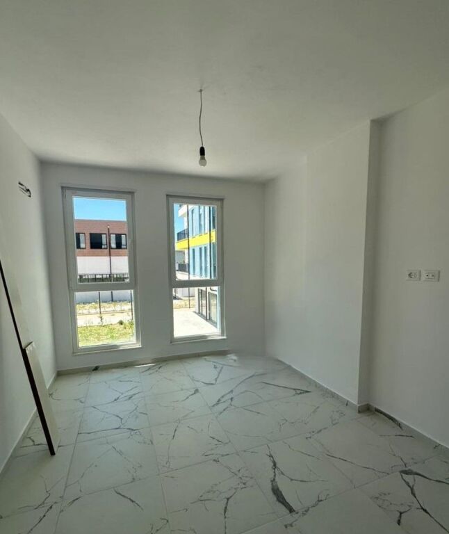 Ufficio in affitto Univers City, di fronte alla scuola Post parcheggio a prezzo