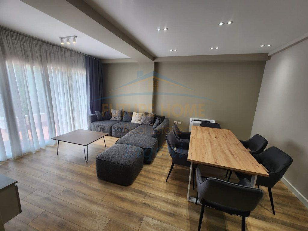 VENDESI DUPLEX 4+1+2 LAGO DI THATE