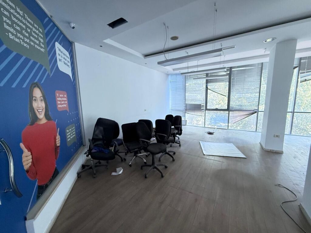Ufficio in affitto a Xhamllik (ID BZ2992) Tirana