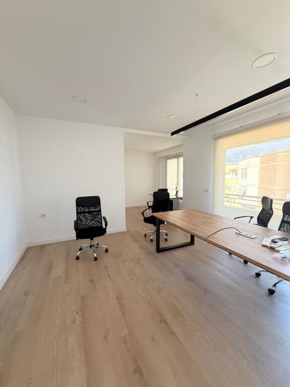 🏢 Jepet me Qira Ambient Zyre tek Delijorgji
