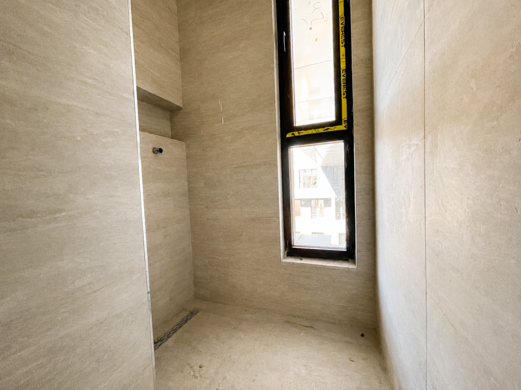 Appartamento 3+1 in vendita, 140 m² a Square 21, Tirana