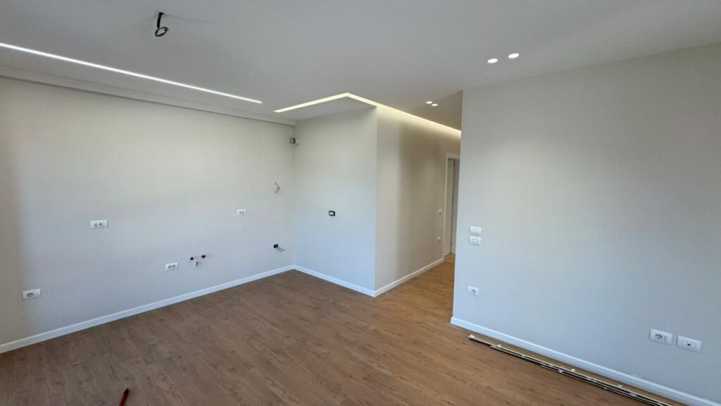 Affittasi ufficio appartamento 2+1+2 + veranda con una superficie di 100 m², nel complesso Green Harmony, Porcelan.