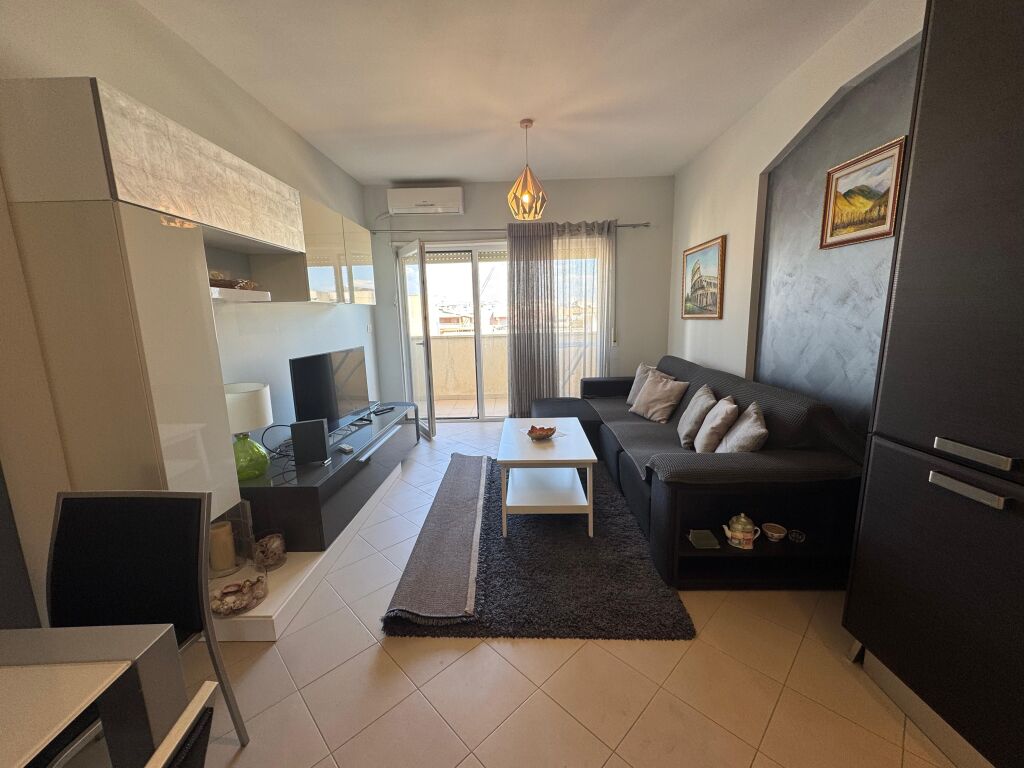 Jepet apartament me qera 2+1