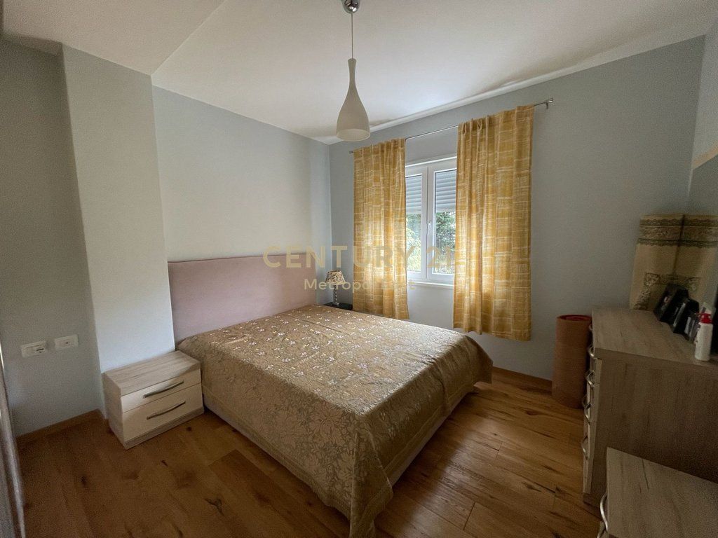 Jepet me qira Apartament Elegant 1+1 me Parkim vetëm 2 Minuta nga TEG EAST143210