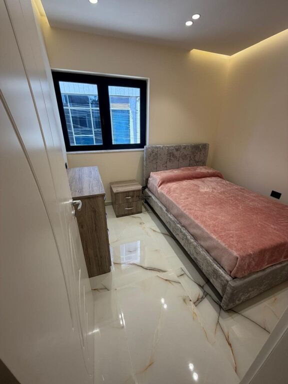 APARTAMENT ME QERA 2+1+2 RRUGA E ELBASANIT 80.000 LEKE FH-79913