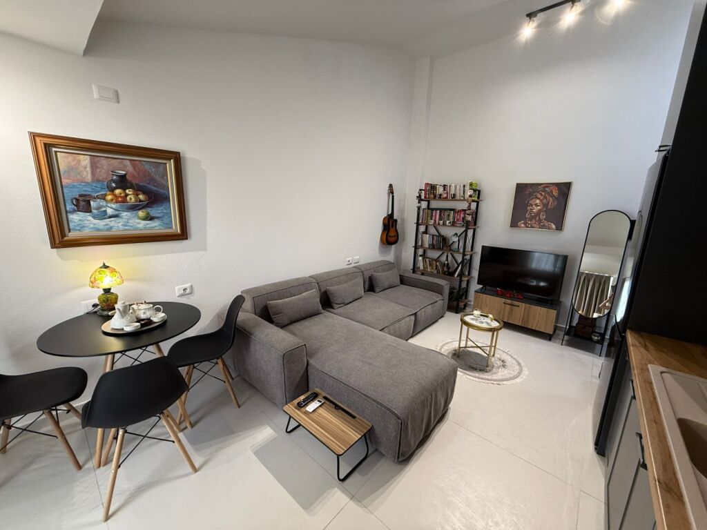 Shitet Apartament 1+1