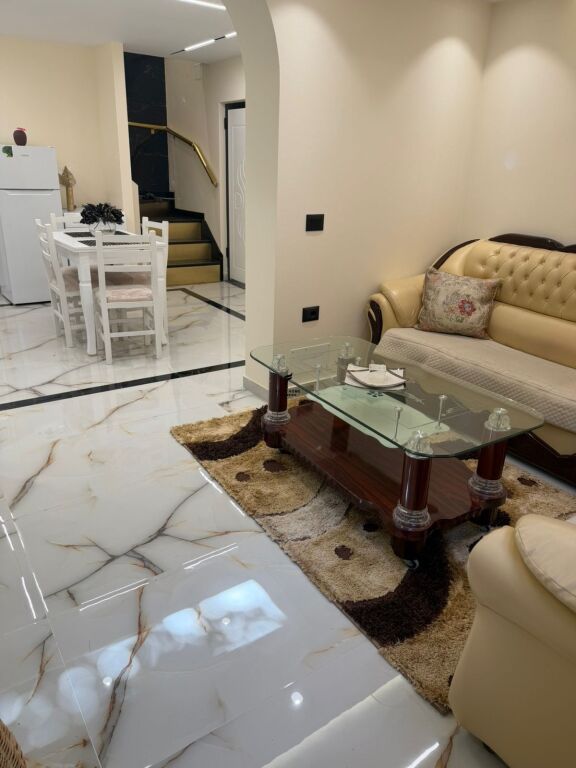 APARTAMENT ME QERA 2+1+2 RRUGA E ELBASANIT 80.000 LEKE FH-79913