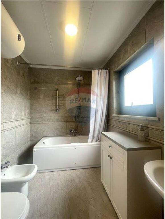 Apartament 3+1+3+Parkim me qera Liqeni Artificial