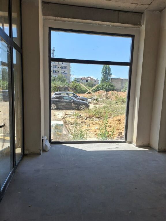 🏢 Negozio in Affitto – Bulevardi i Ri💰 Prezzo: 350 Euro/Mese