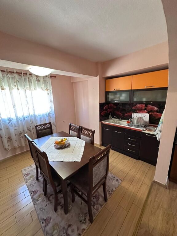 JEPET ME QERA APARTAMENT 2+1 PRANE BLUESTAR CENTER, DURRES