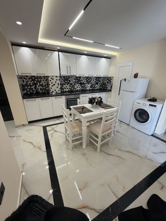 APARTAMENT ME QERA 2+1+2 RRUGA E ELBASANIT 80.000 LEKE FH-79913