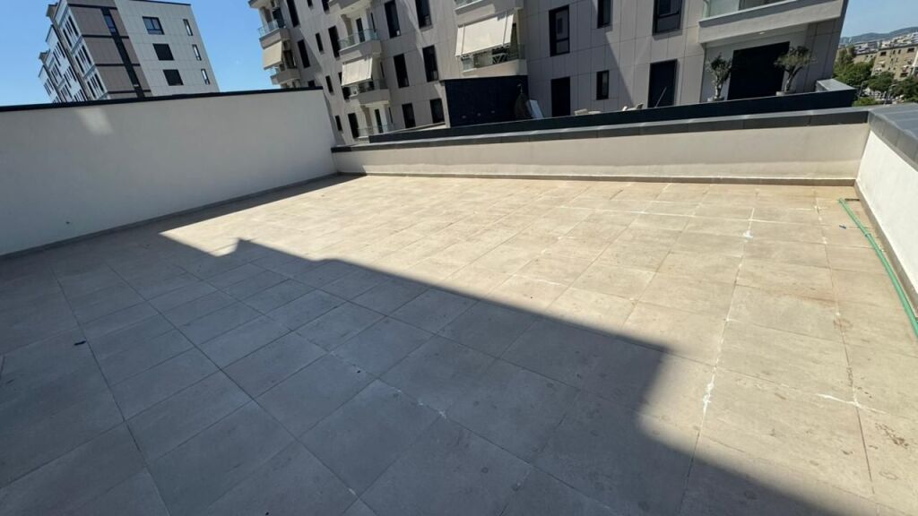 Affittasi ufficio appartamento 2+1+2 + veranda con una superficie di 100 m², nel complesso Green Harmony, Porcelan.