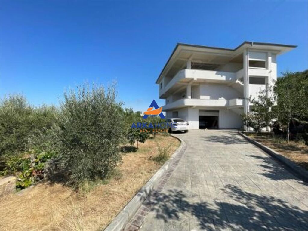 SHITET VILË 3 KATËSHE "NË FARKE" 700.000 EURO