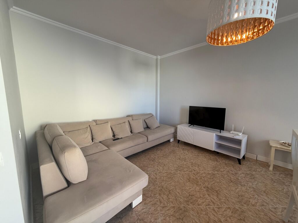 Shitet apartament 1+1