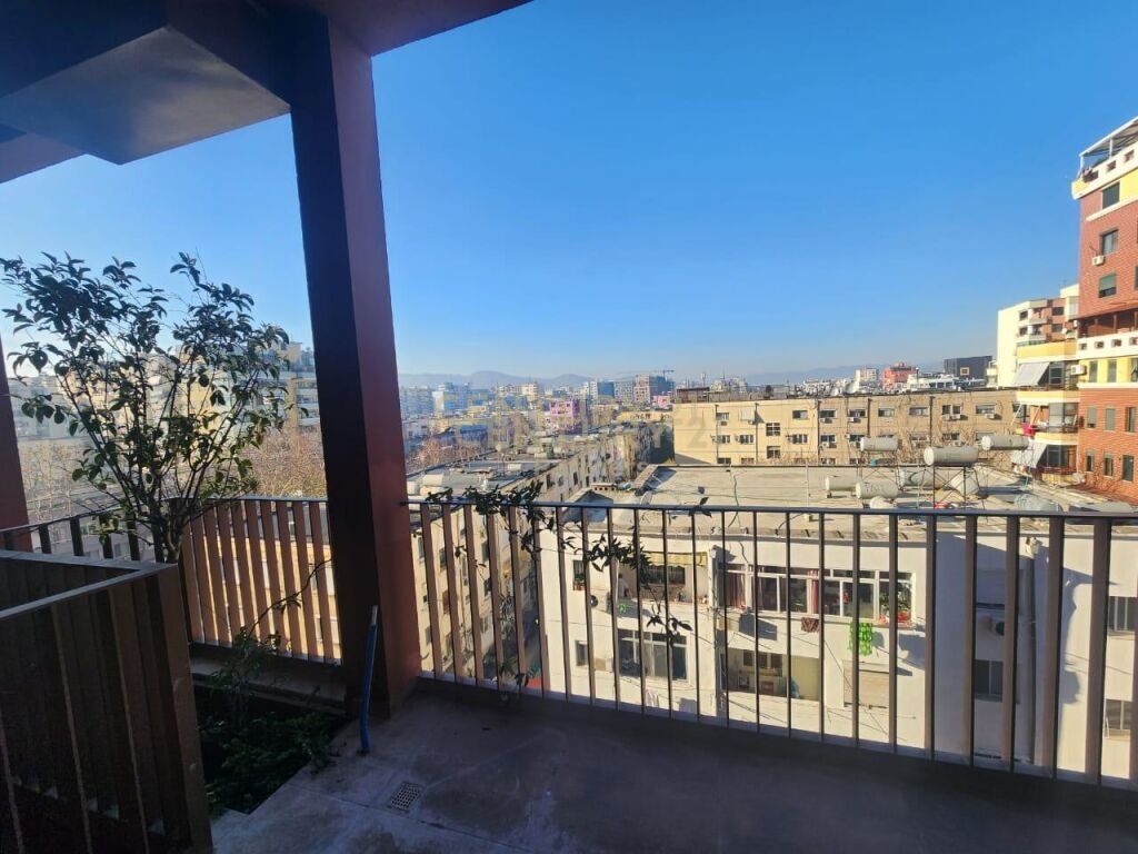 HAPËSIRË ME QIRA PËR ZYRTË NË NDËRTESËN GARDEN, RRUGA KAVAJES
