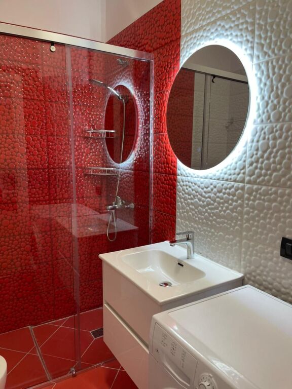Qira Apartament 1+1- Rruga e Kosovarëve + Post Parkimi 🚗