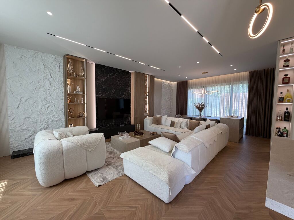 ✨ Shitet Vilë 2-Katëshe me Oborr 📍Rose Residence, Farkë e Vogël
