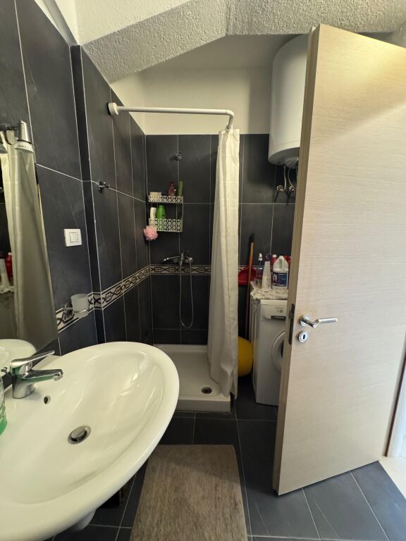 Jepet apartament me qera 2+1
