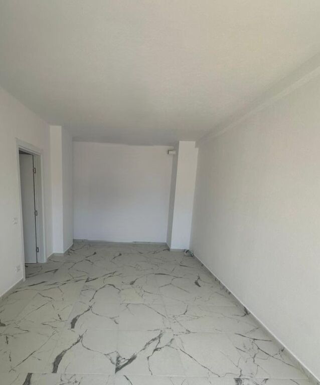 Ufficio in affitto Univers City, di fronte alla scuola Post parcheggio a prezzo