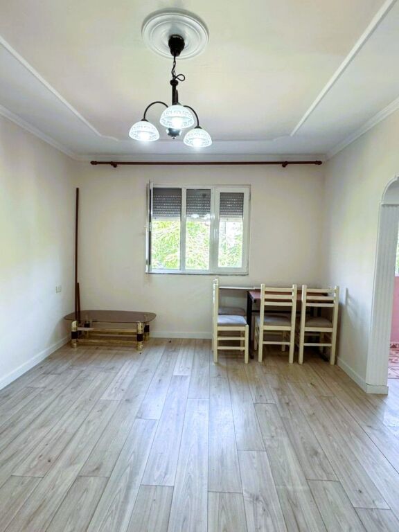🏡 Vendesi in vendita 1+1 in Via Irfan Tomini