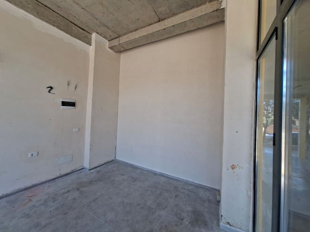 🏢 Negozio in Affitto – Bulevardi i Ri💰 Prezzo: 350 Euro/Mese