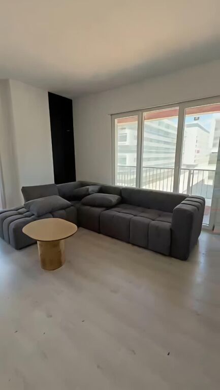 Shitet super apartament ne Univers City