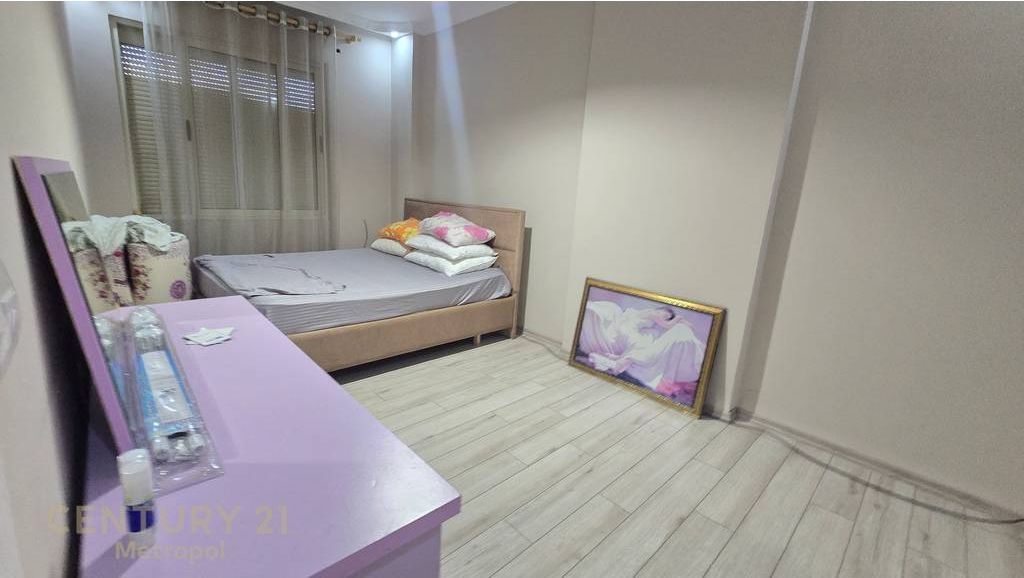 We rent a 2+1 apartment in Fresk, at the beginning of Dalip Topi street!

