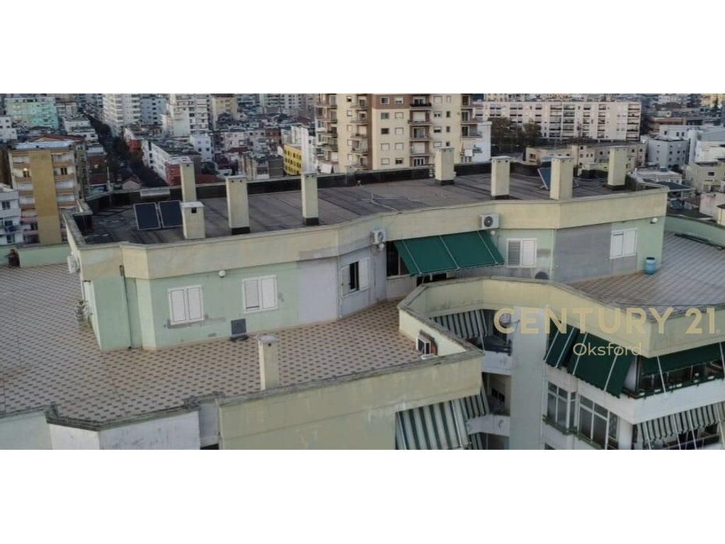 Vendiamo l'ultimo piano di un edificio, attico e veranda a Durazzo!