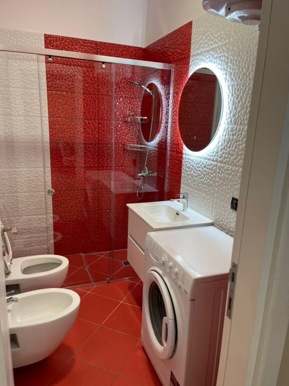 Qira Apartament 1+1- Rruga e Kosovarëve + Post Parkimi 🚗