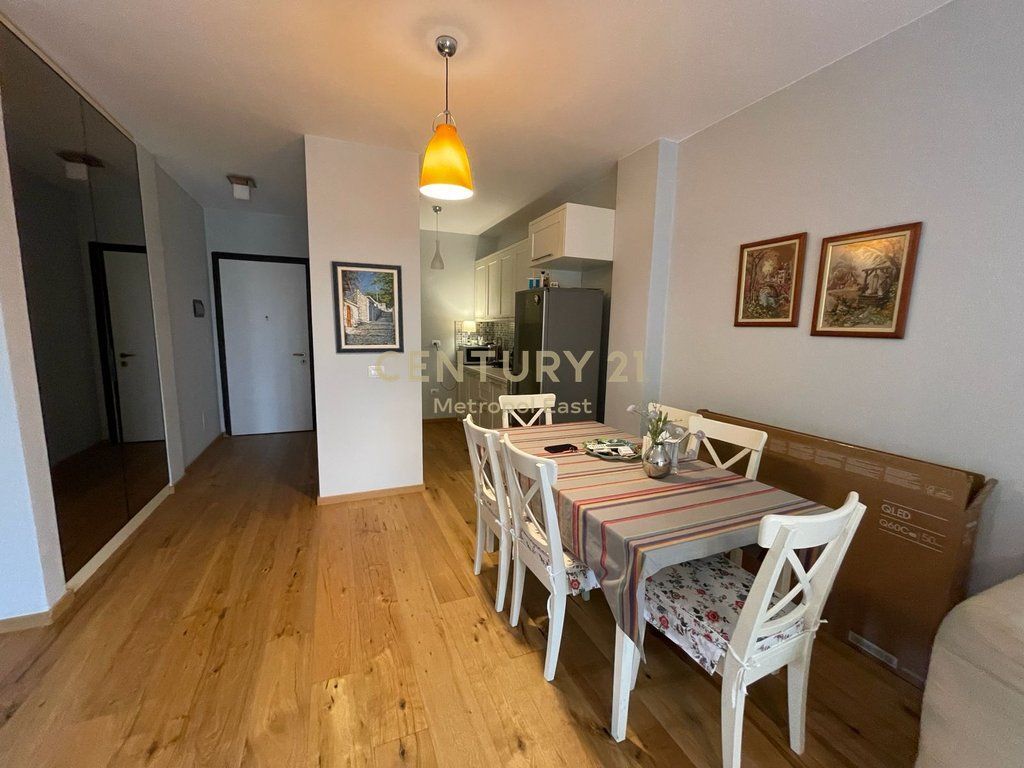 Jepet me qira Apartament Elegant 1+1 me Parkim vetëm 2 Minuta nga TEG
