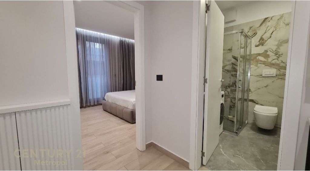 OFROJ PER QIRA APARTAMENT LUKSOZ 1+1 ME PARKIM, PRANE QENDRES TREGTARE TEG!
