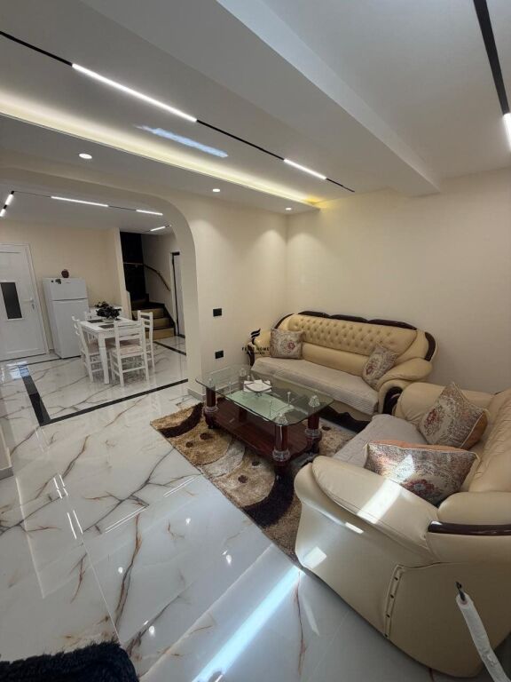 APARTAMENT ME QERA 2+1+2 RRUGA E ELBASANIT 80.000 LEKE FH-79913