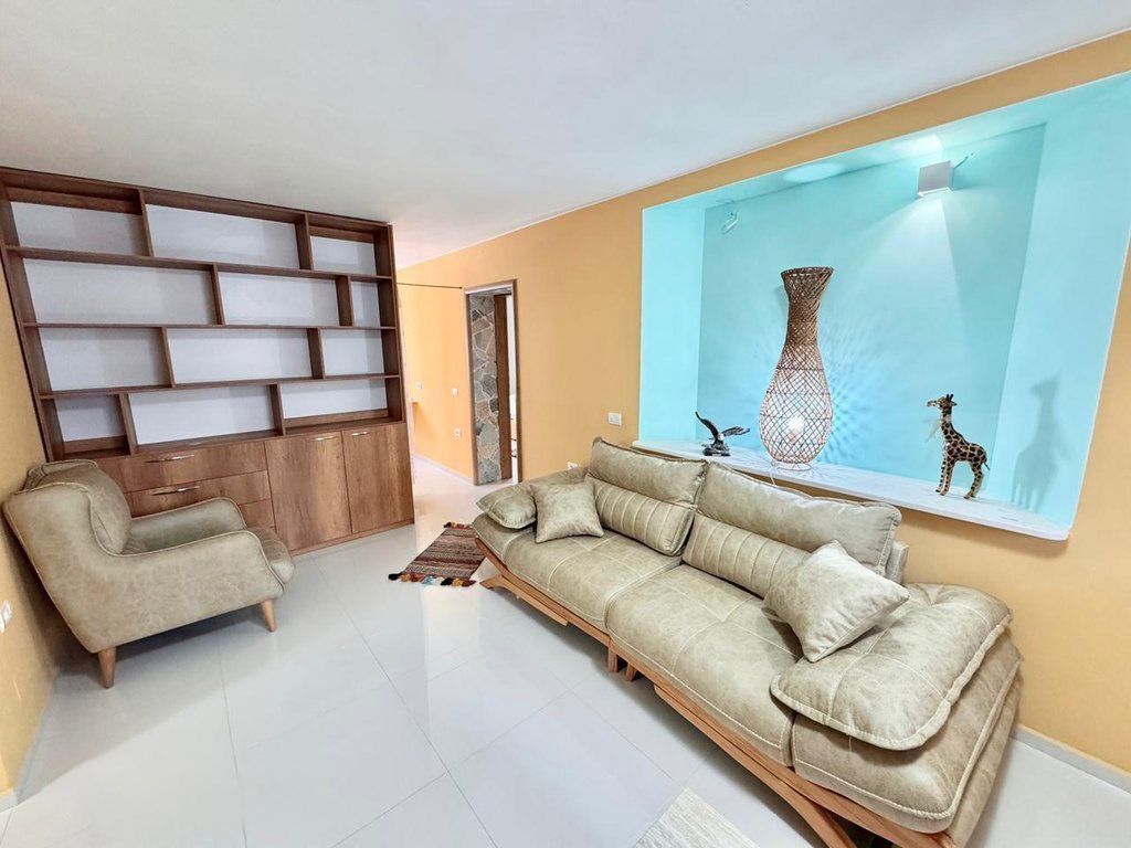 Jepet Me Qera Apartament 2+1+1 Ballkon