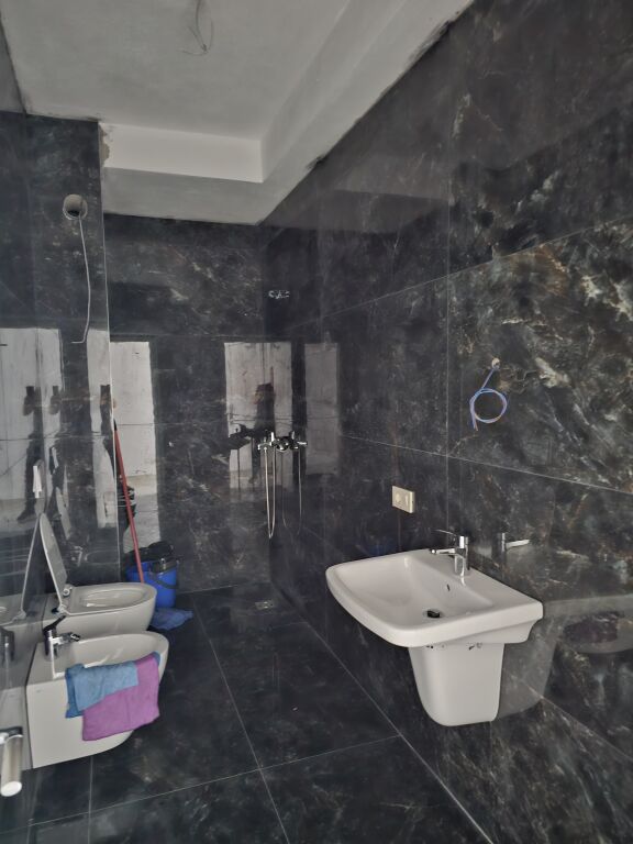 🏢 Jepet me qira ambient zyre – Rr. Mine Peza
